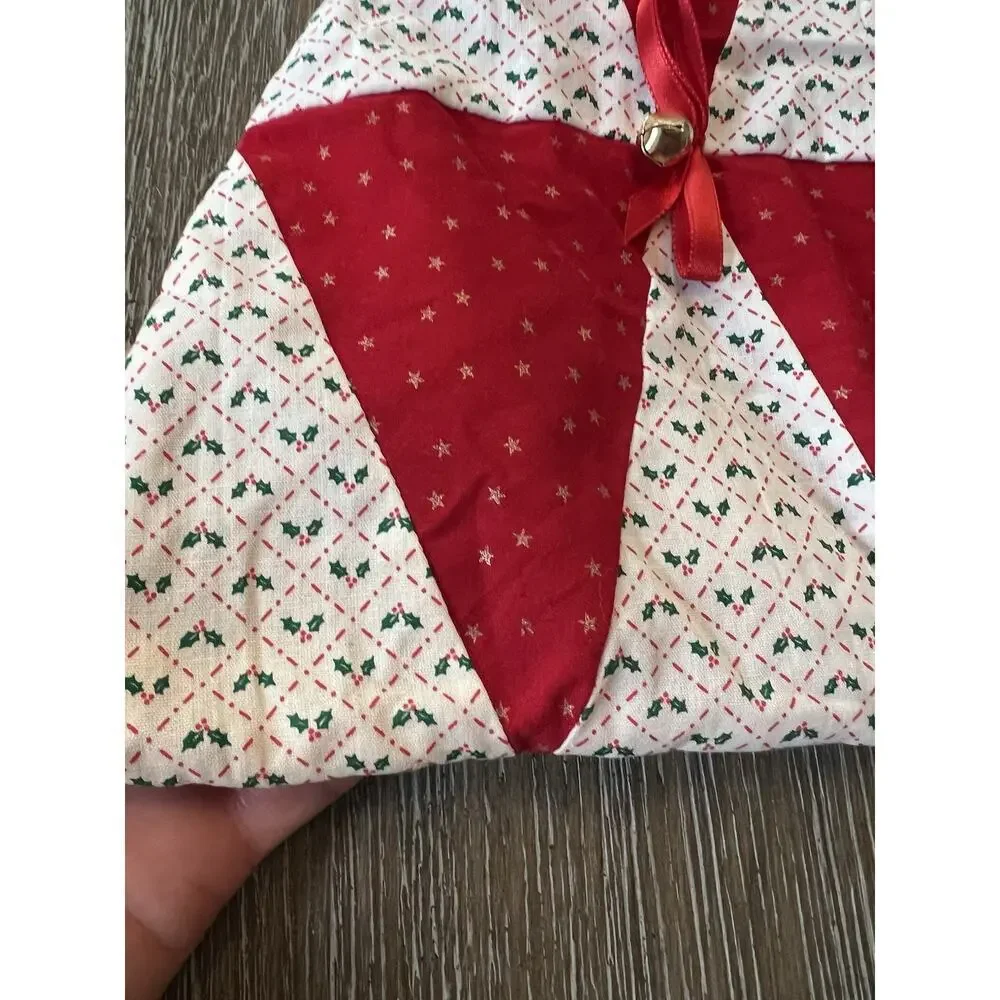 Vintage Christmas Tree Quilted Fabric Wall Hanging Handmade‎ 28”x19” White Red